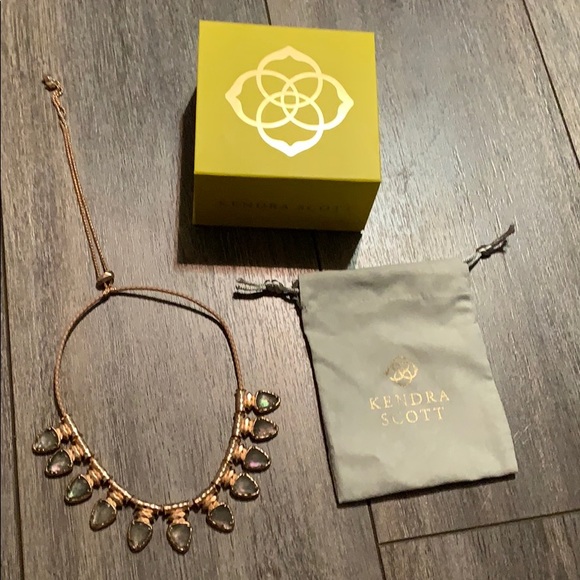 NWOT Kendra Scott rose tone adjustable necklace. - Picture 3 of 5